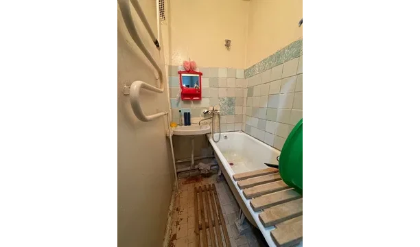 Квартира во вторичке, 2-комн., 65 м², 1/5 этаж