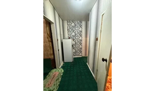 Квартира во вторичке, 2-комн., 65 м², 1/5 этаж