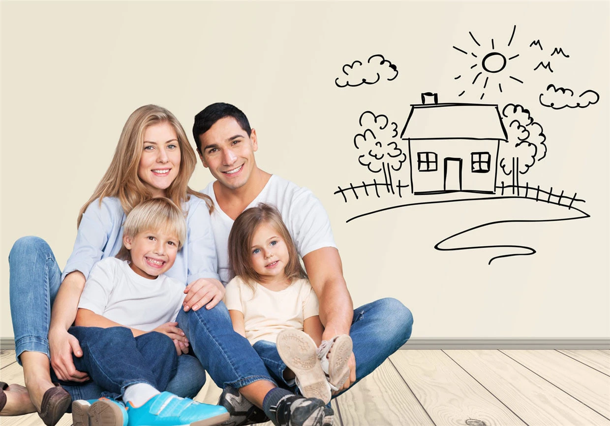 Oila uy atrofida yalangoch yurishadi Oila uy atrofida yalangoch yurishadi