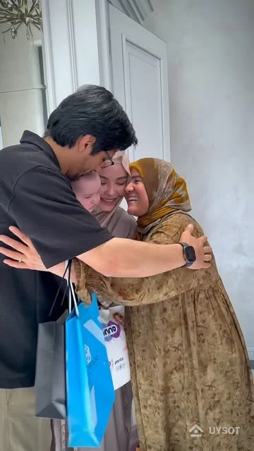 Ma sha Alloh. 
Chin dildan oilaga mehr berilsa, albatta javoban mehr topiladi. Robbim barchani oilasini shunday mehr muhabbat bilan siylasin 🤲🏻❤️❤️❤️
Kelinlar ham shunday mehrga haqli 😍